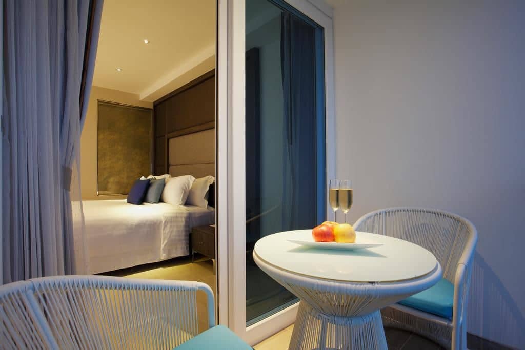 rooms-deluxe-room