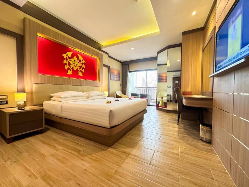 rooms-deluxe-balcony-king