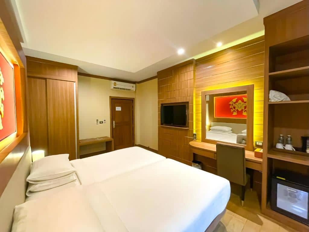 rooms-deluxe-balcony-twin