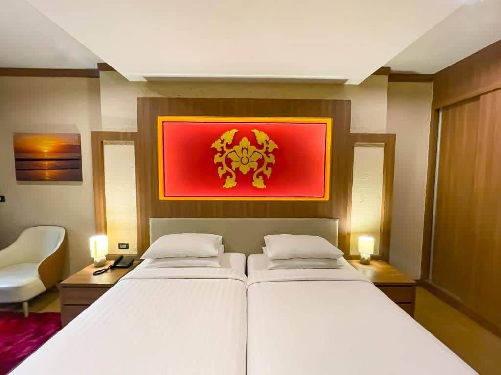 rooms-deluxe-balcony-twin