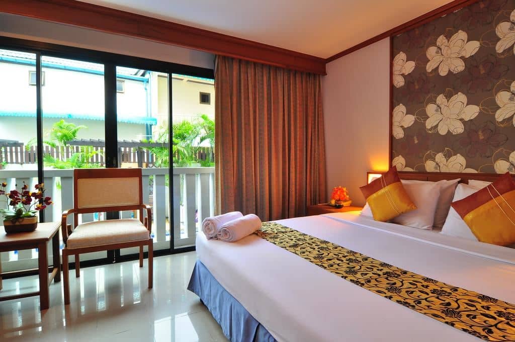 rooms-deluxe-room