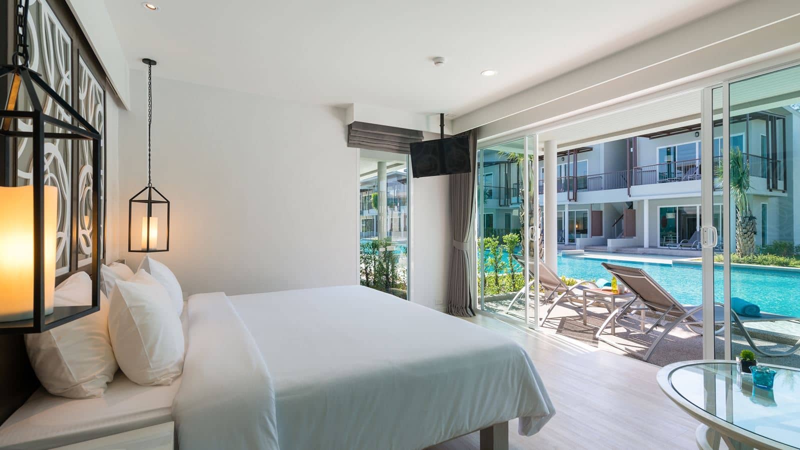rooms-water-pool-access
