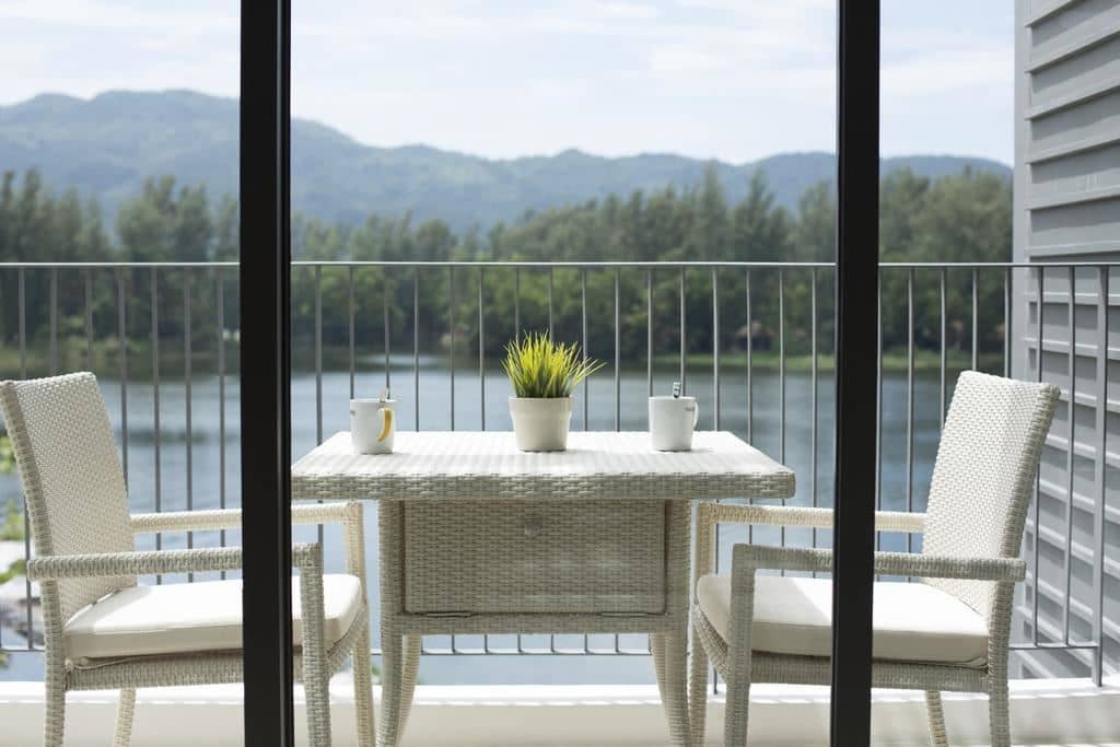 rooms-1-bedroom-suite-water