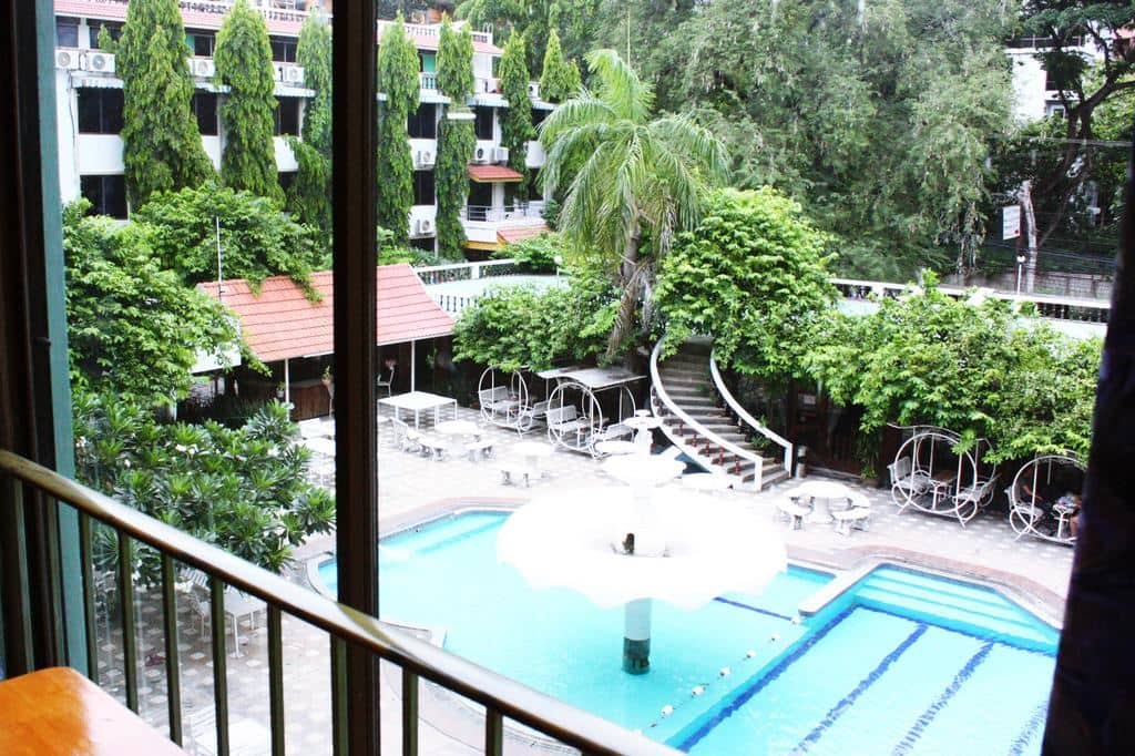 pools-outdoor-pool