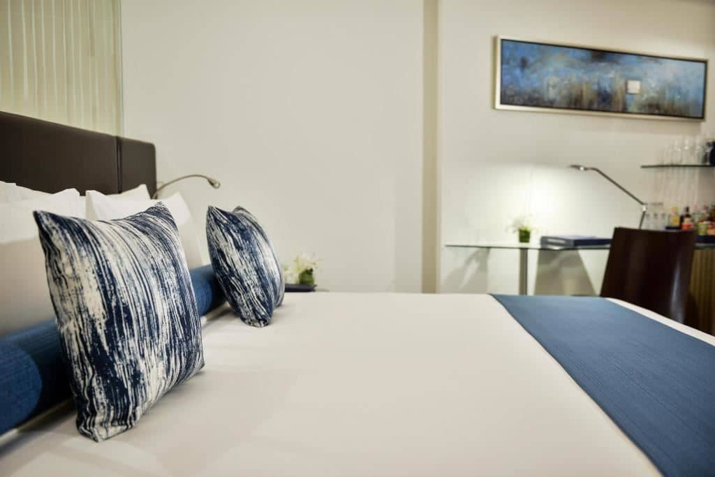 rooms-deluxe-room