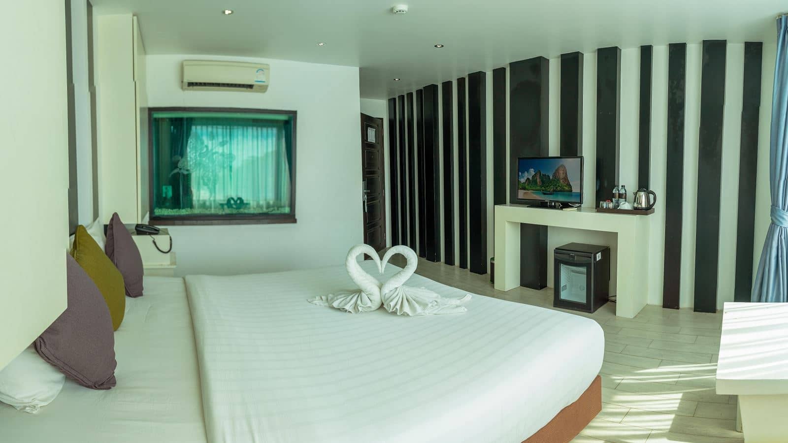 rooms-deluxe-room
