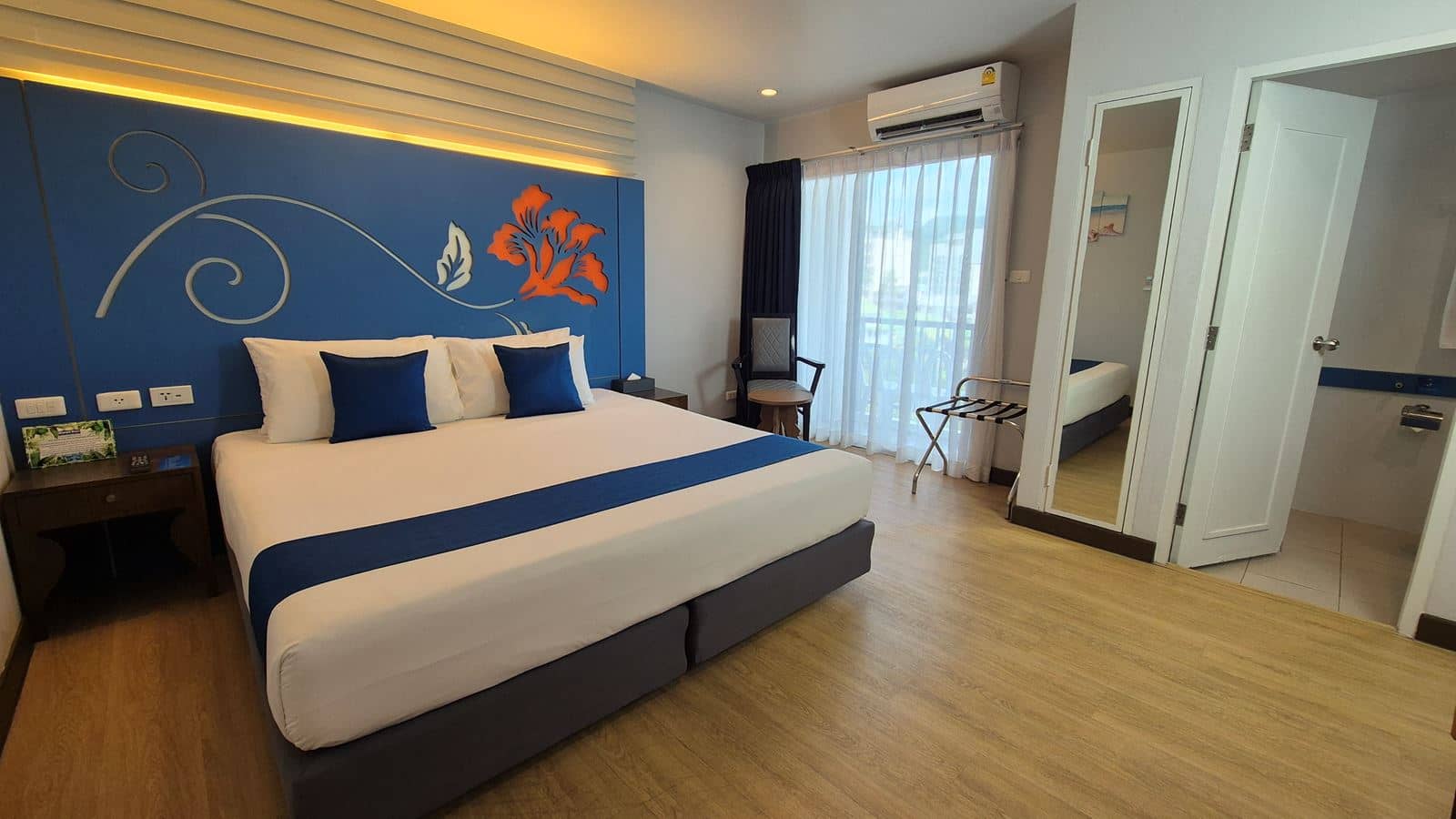 rooms-deluxe-room