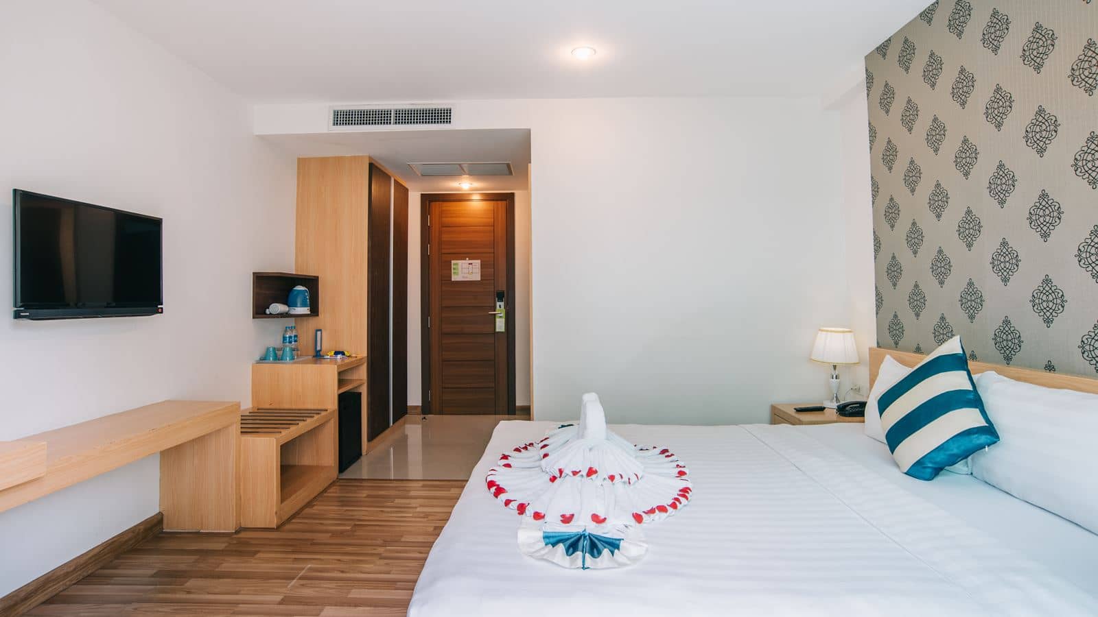 rooms-deluxe-room