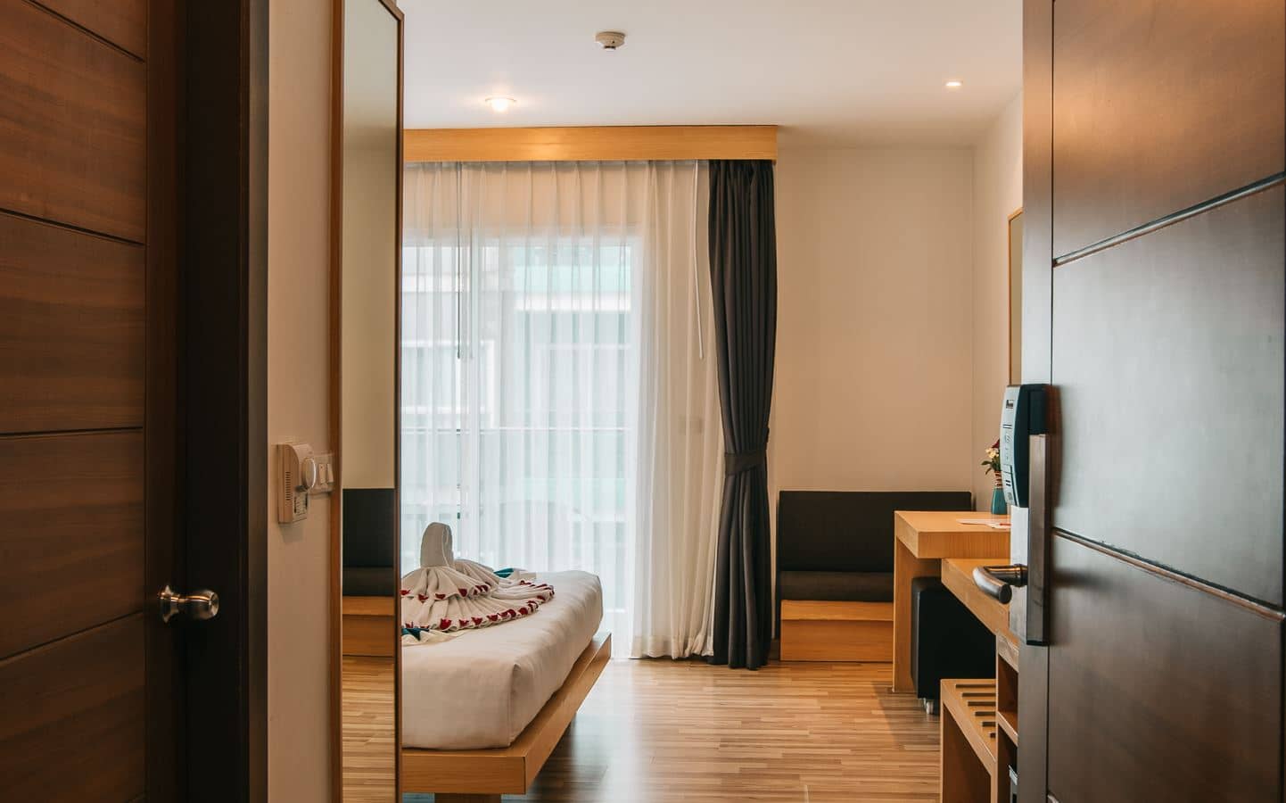 rooms-deluxe-room