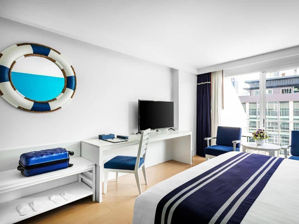 rooms-deluxe-room