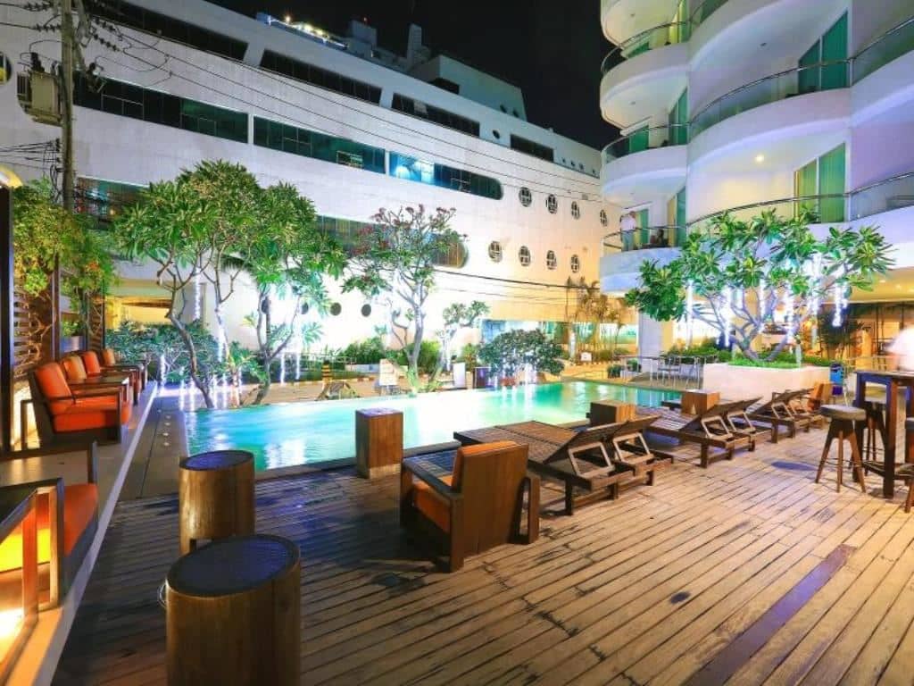 pools-outdoor-pool