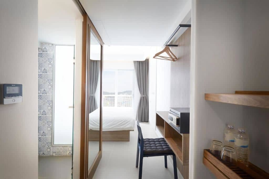 rooms-the-compact