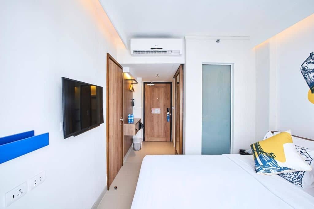 rooms-the-compact