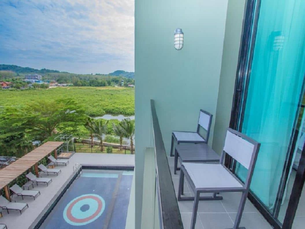 rooms-deluxe-pool-view