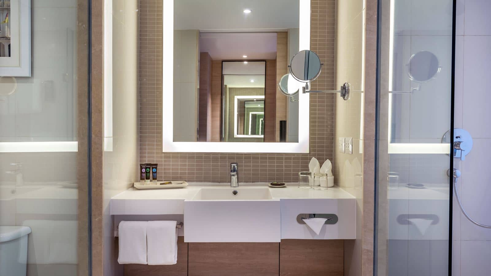 rooms-deluxe-room-with-balcony