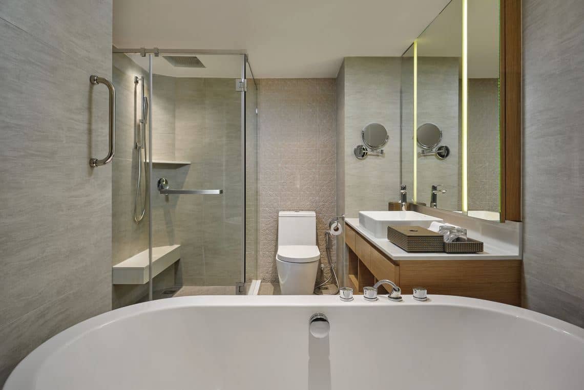 rooms-large-guest-room-beach-front-access