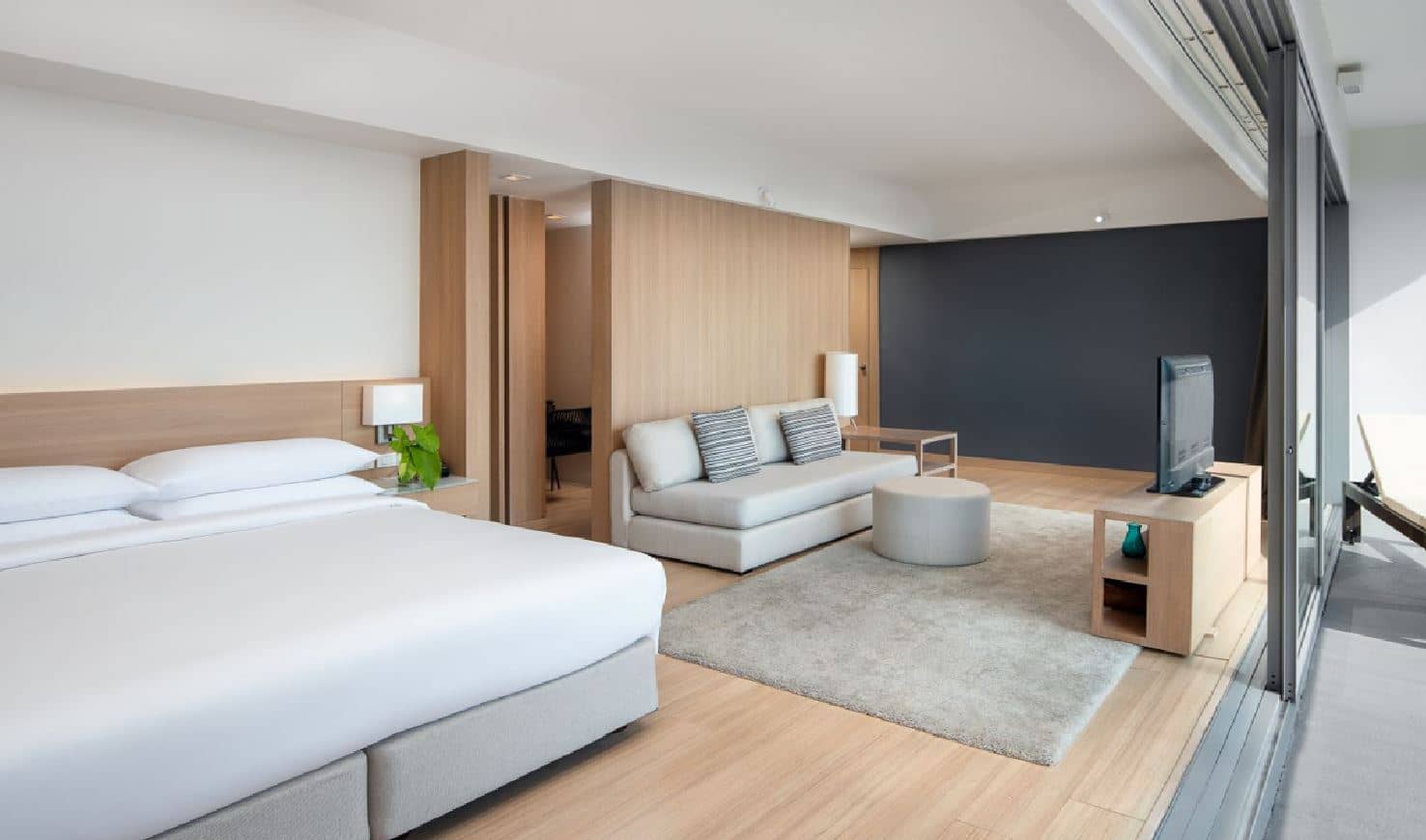 rooms-suite-with-balcony
