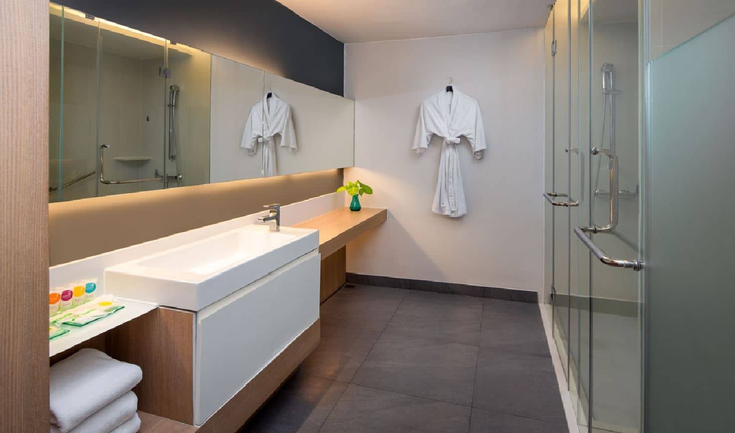 rooms-suite-with-balcony