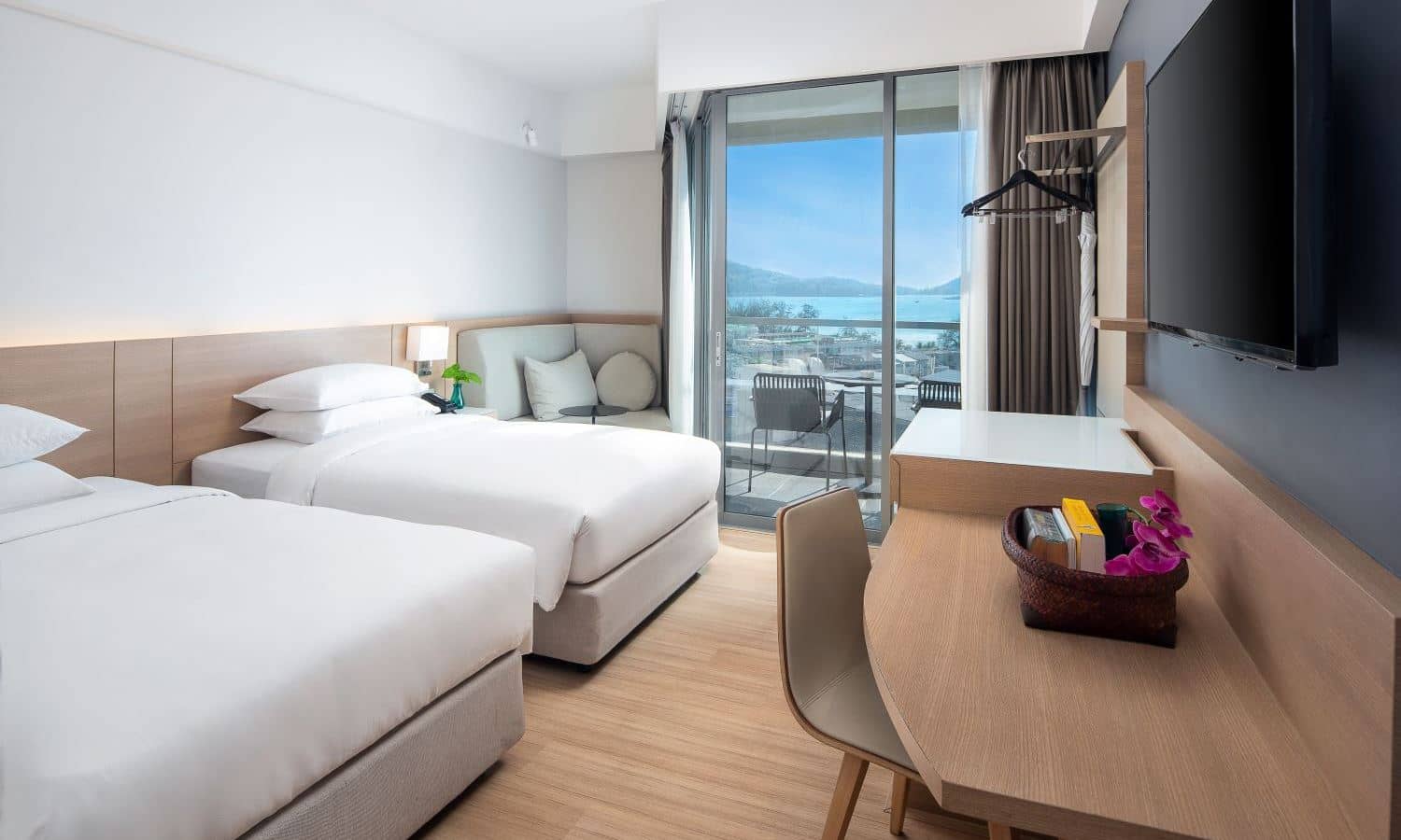 rooms-deluxe-room-with-balcony