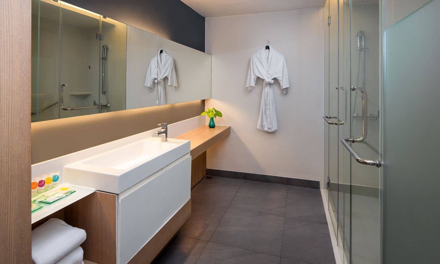 rooms-junior-suite-with-balcony