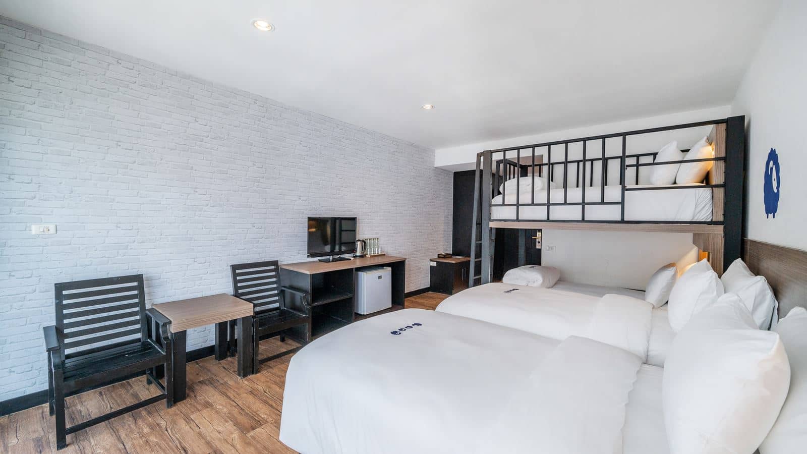 rooms-koko-party-	room-for-4-person-one-bunk-bed-+-twin-x-2bed-30sqm