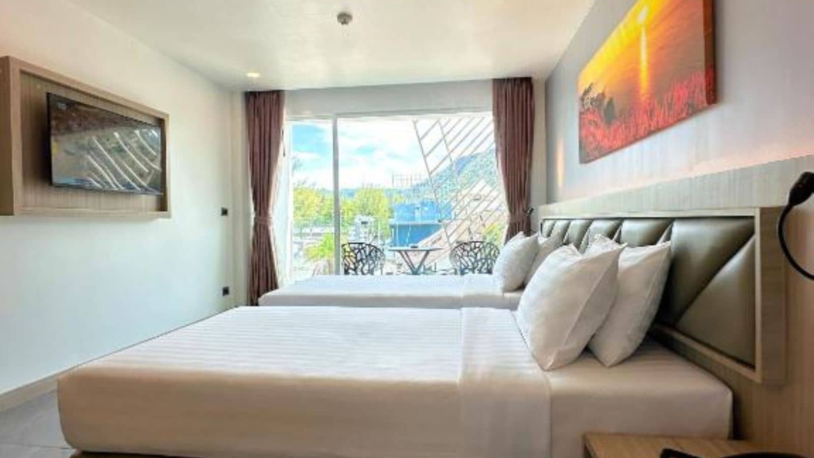 rooms-deluxe-twin-balcony-mountain-view