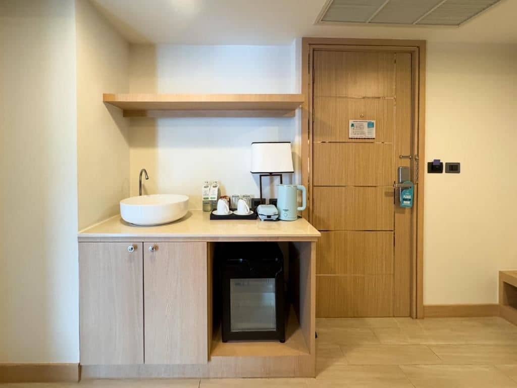 rooms-one-bedroom-suite-city-view