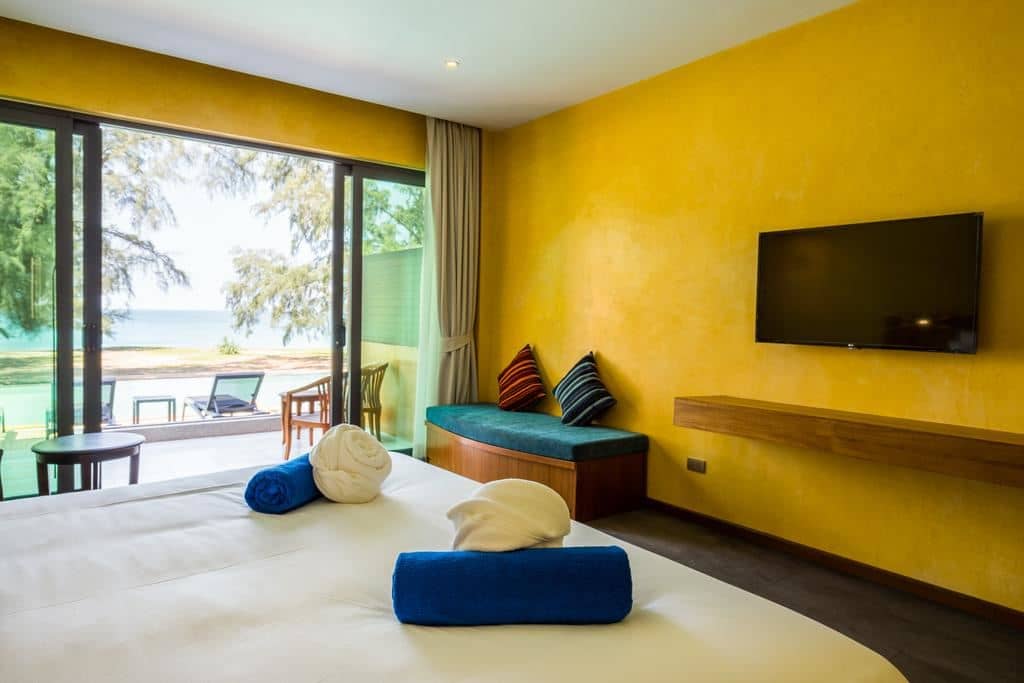 rooms-deluxe-beachfront-pool-access