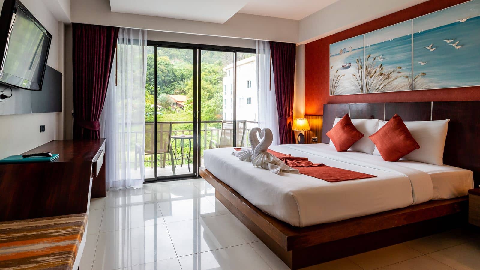 rooms-deluxe-pool-view-room
