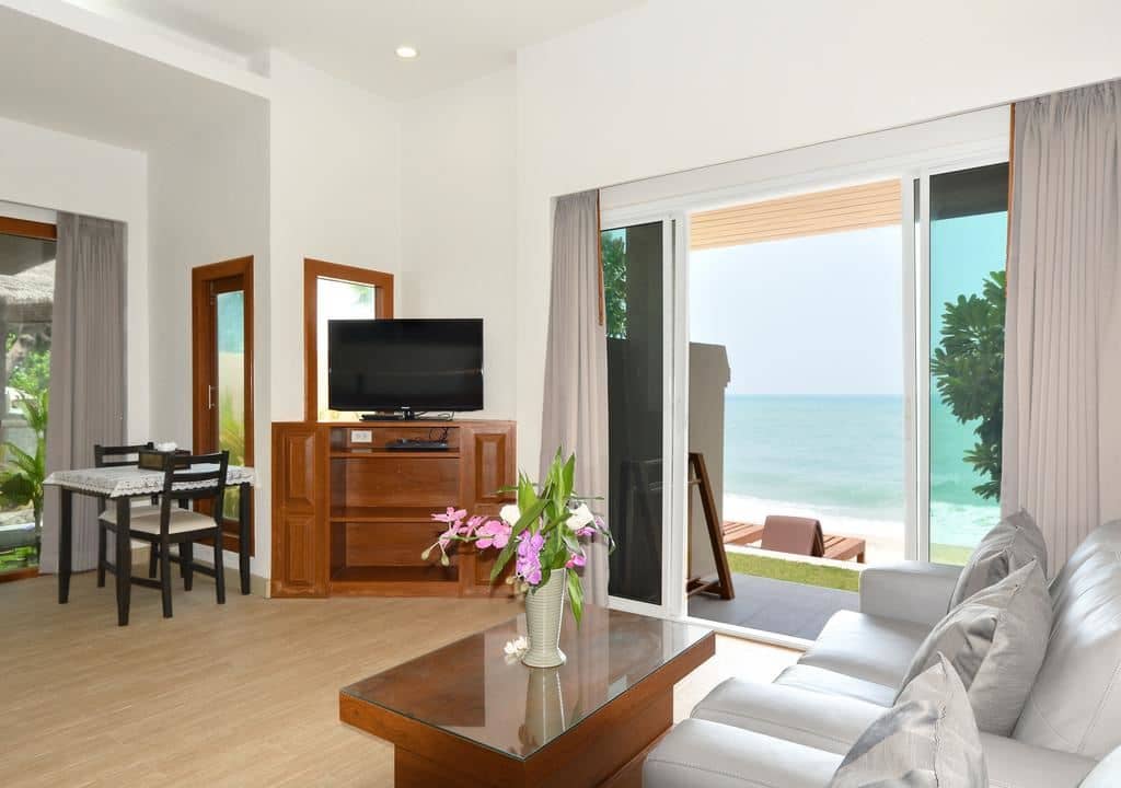 rooms-standard-family-room
