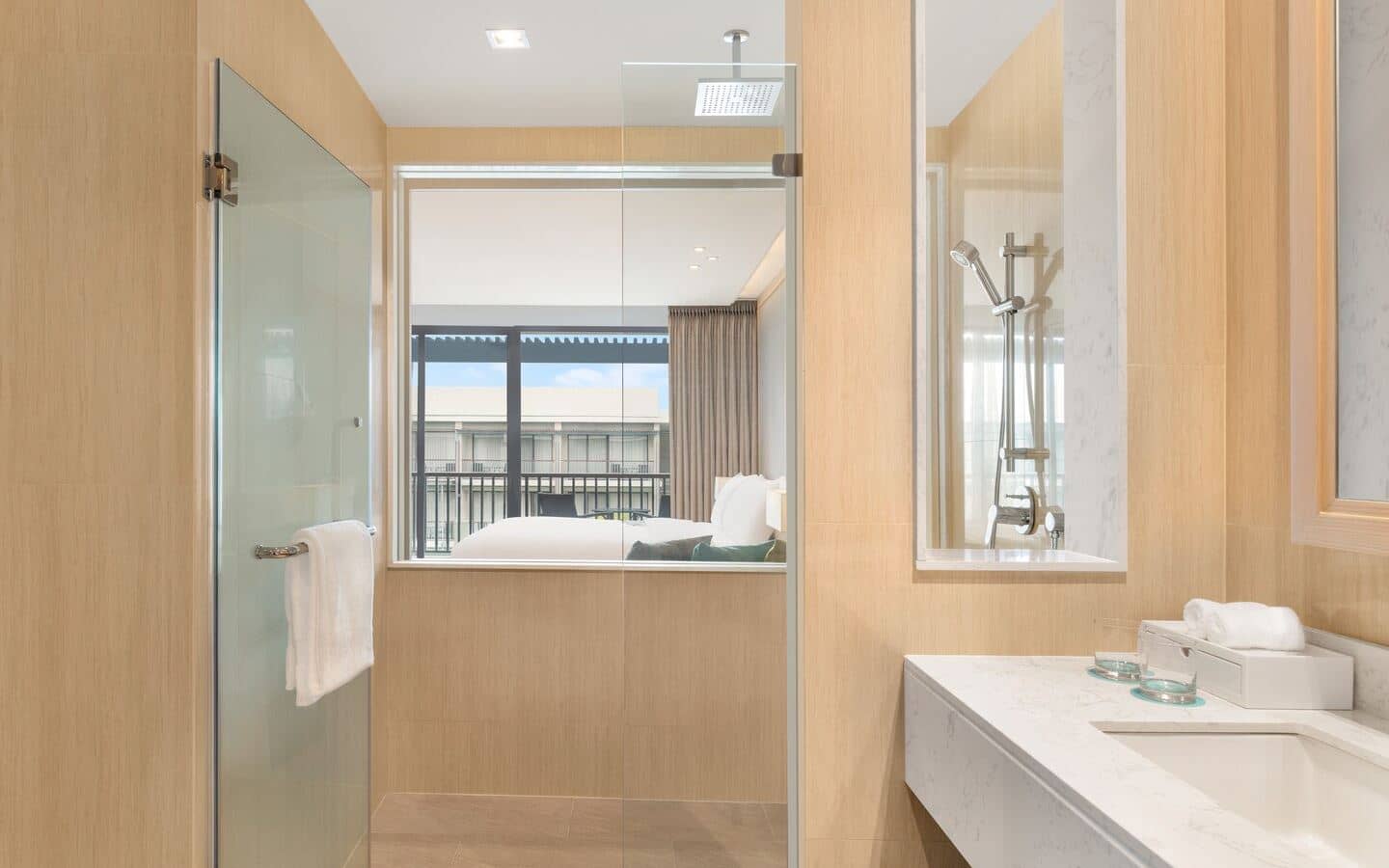 rooms-guest-room-pool-access