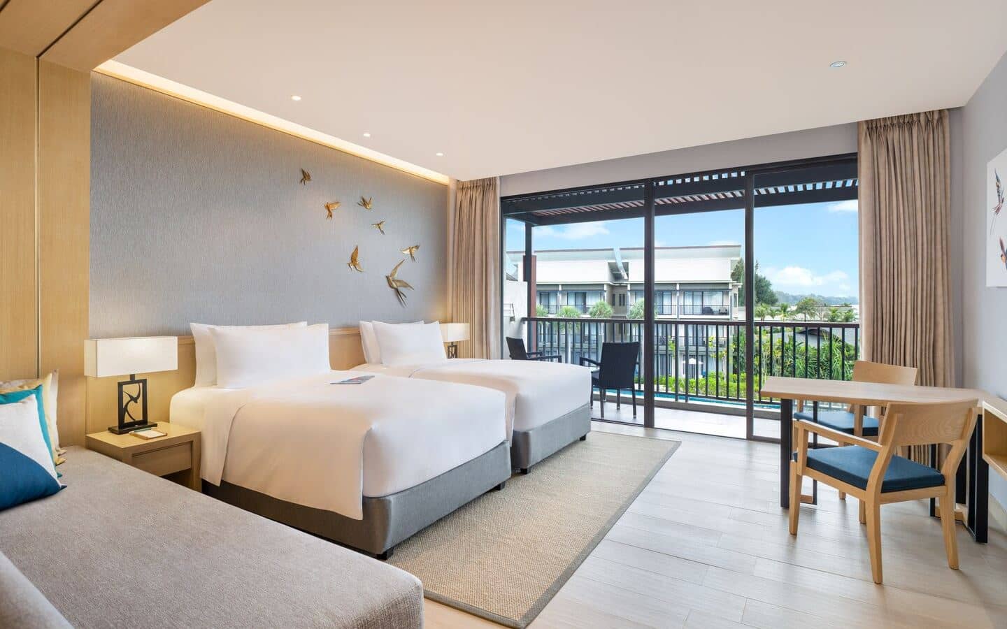 rooms-deluxe-guest-room-pool-view--2nd-chd-share-bed