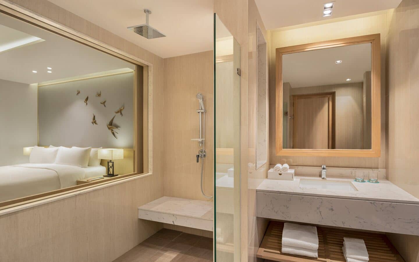 rooms-family-guest-room-pool-view