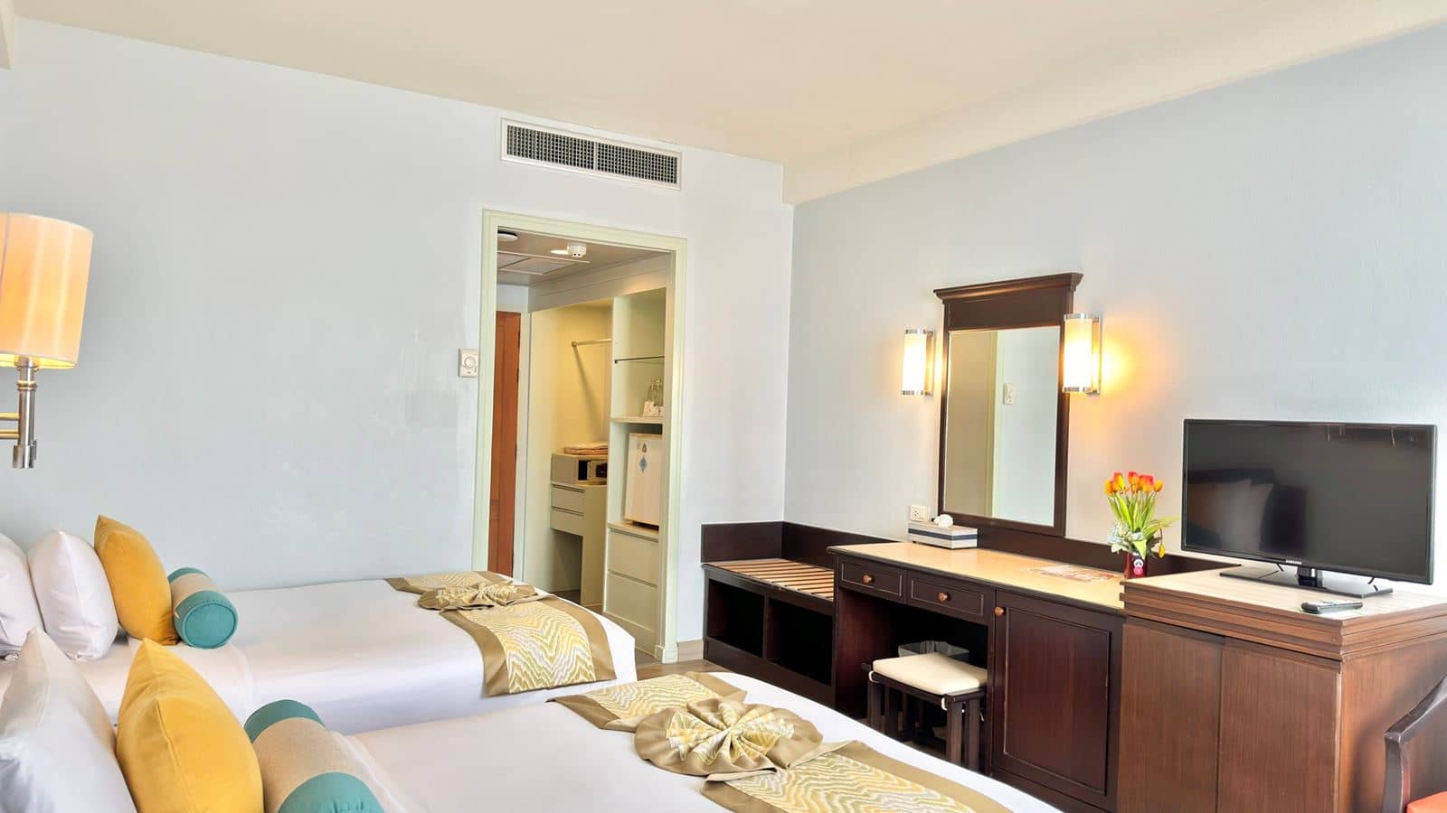 rooms-deluxe-room