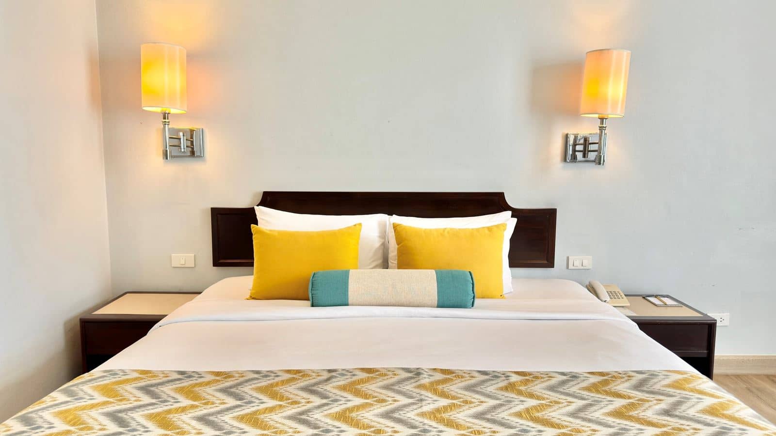 rooms-deluxe-room