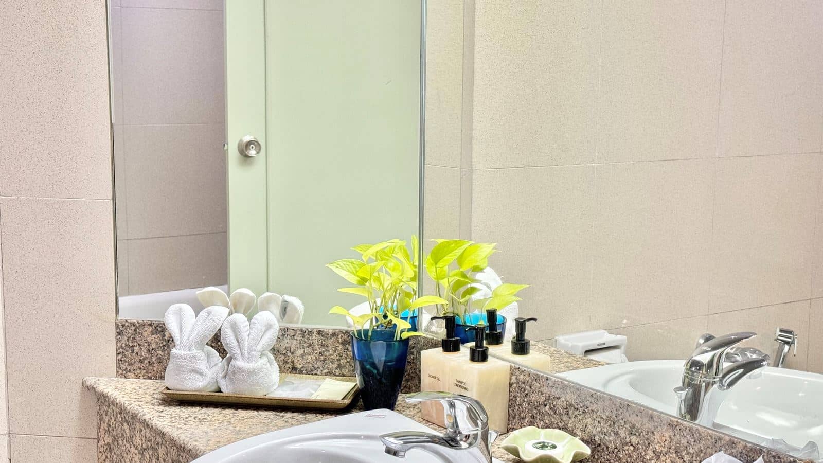 rooms-deluxe-room