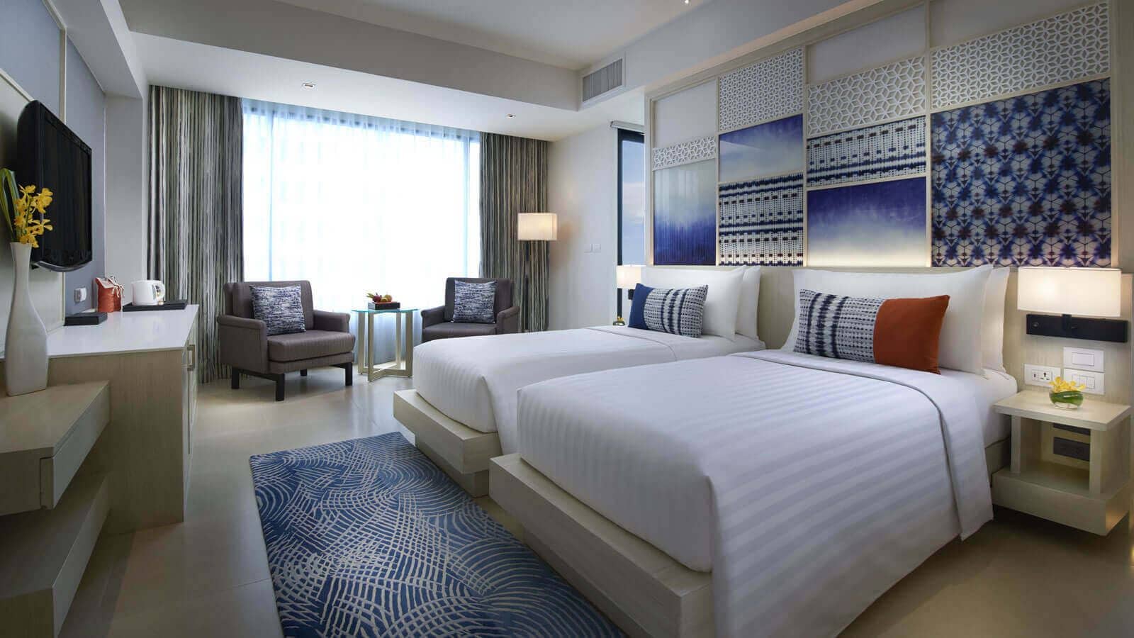 rooms-deluxe-pool-view