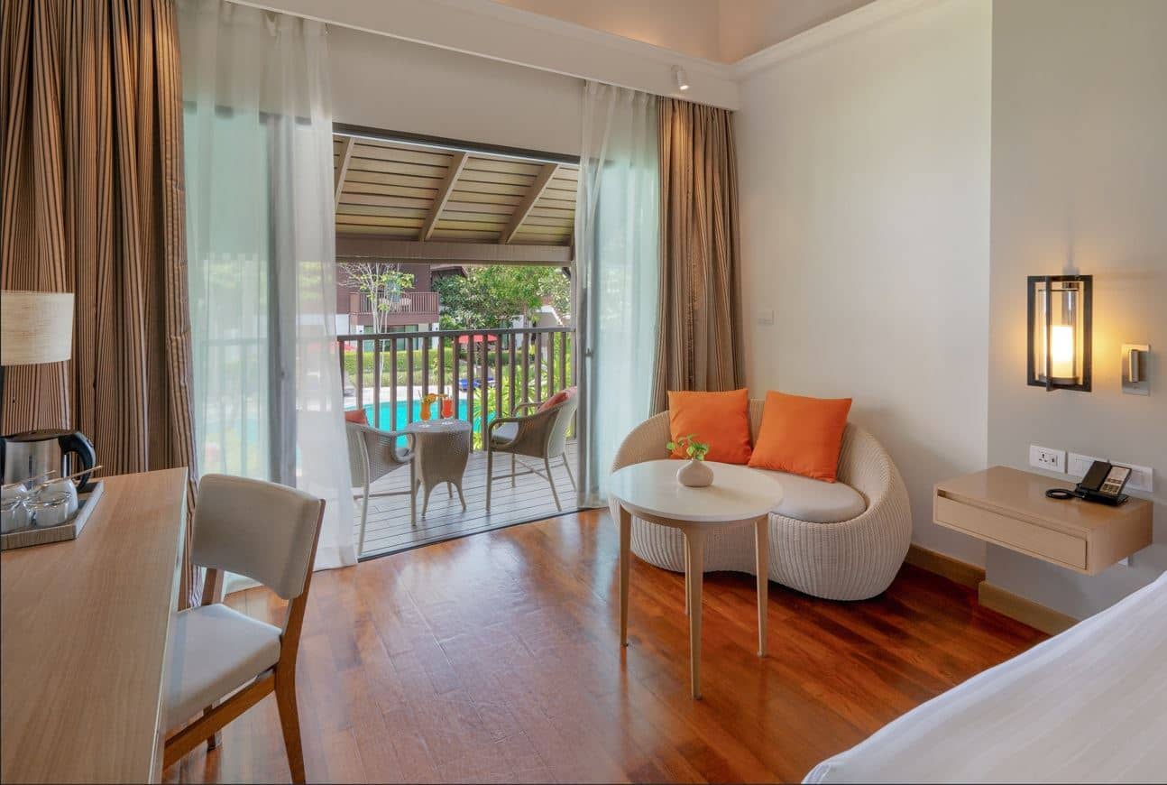 rooms-deluxe-pool-view