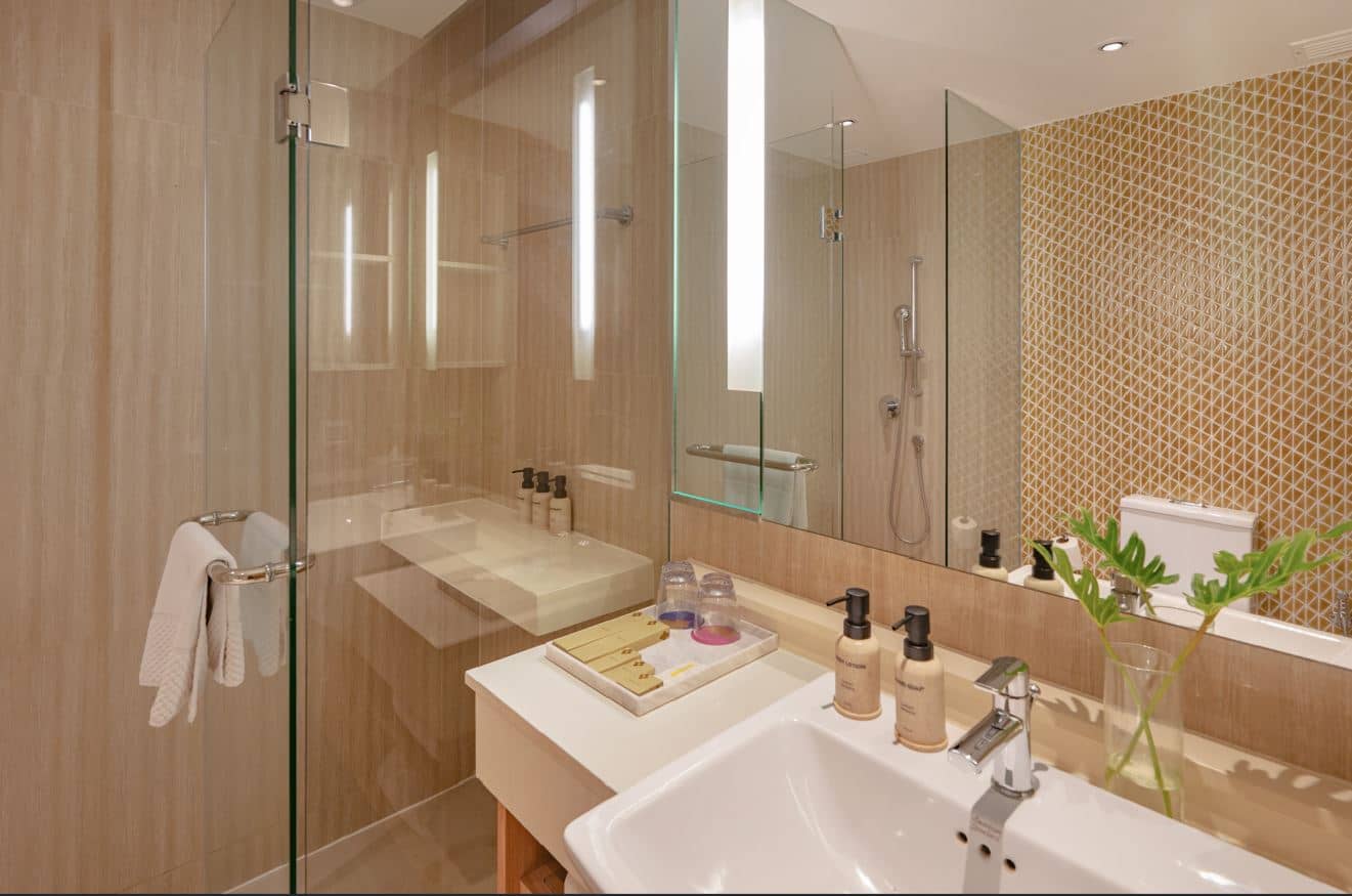rooms-deluxe-pool-view