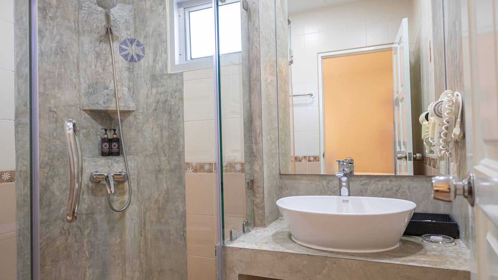 rooms-standard-room