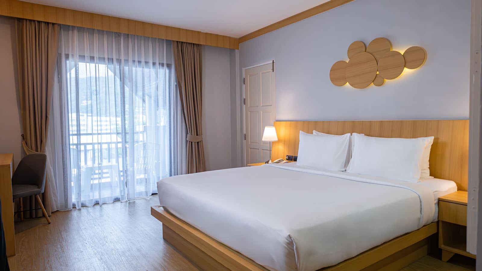 rooms-deluxe-room
