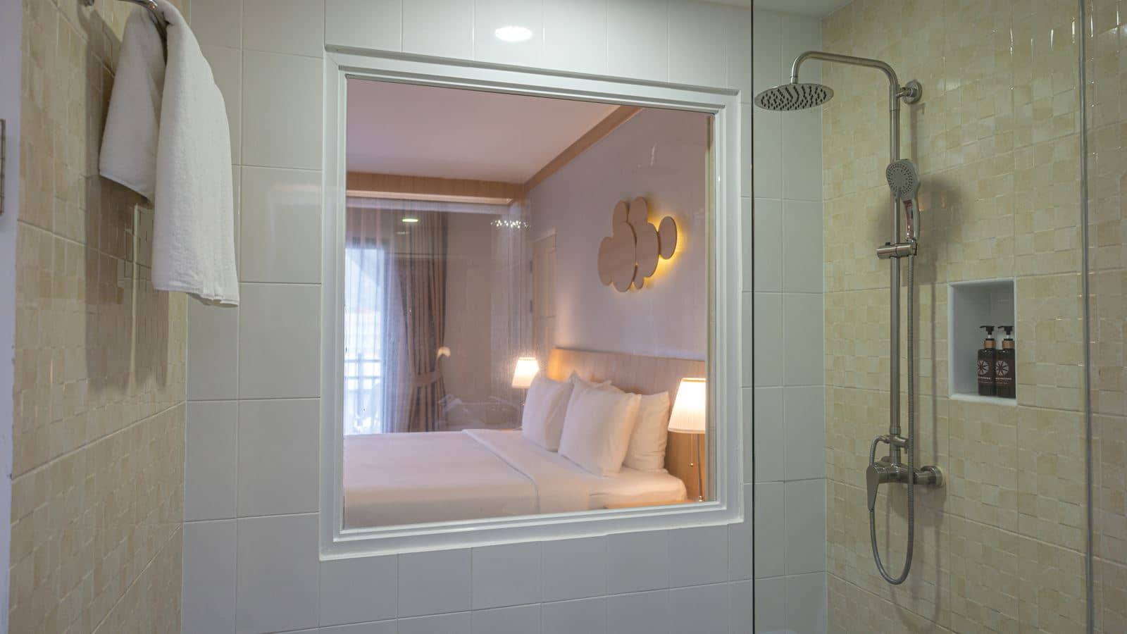 rooms-deluxe-room