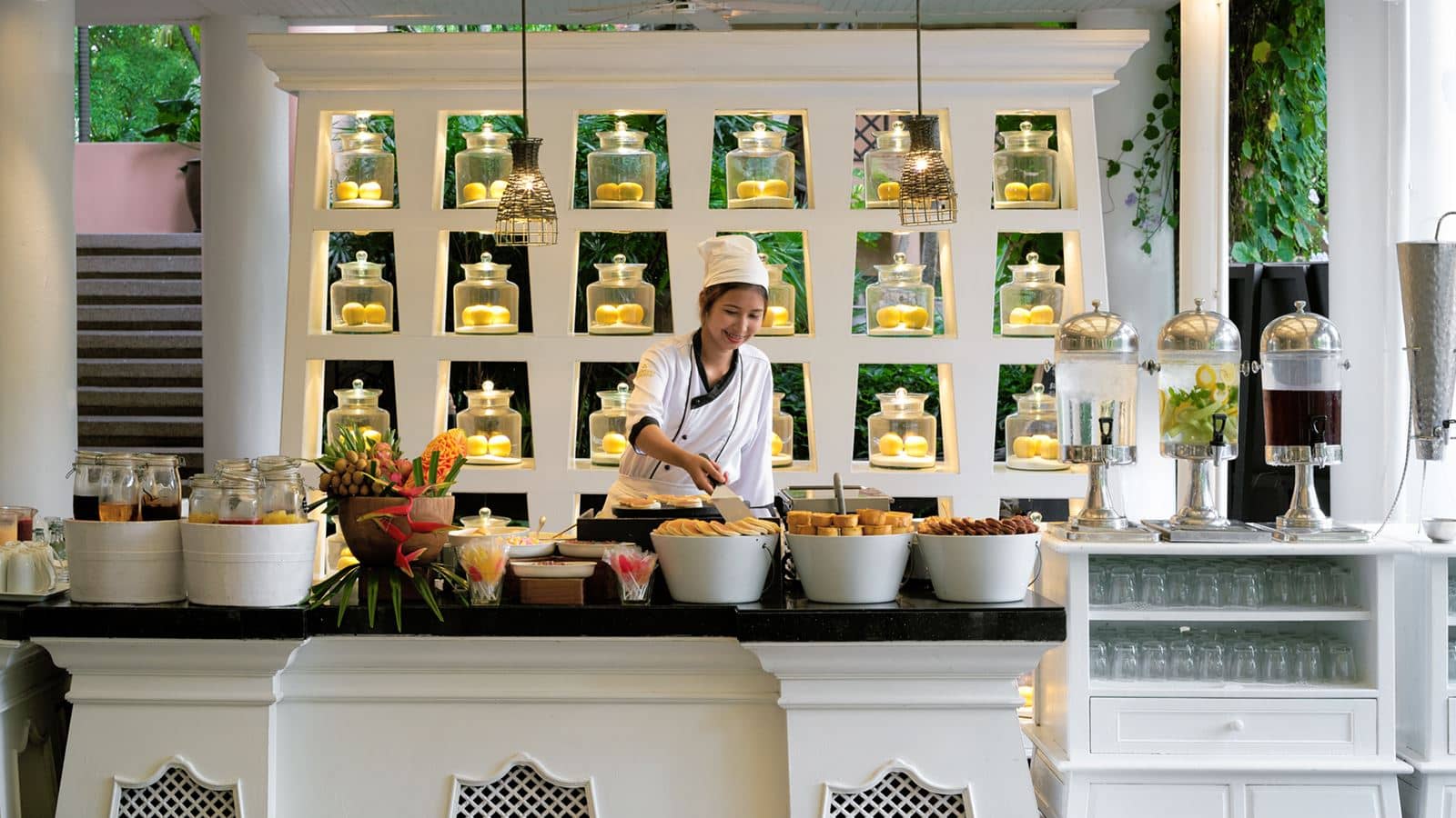 restaurants-issara-cafe