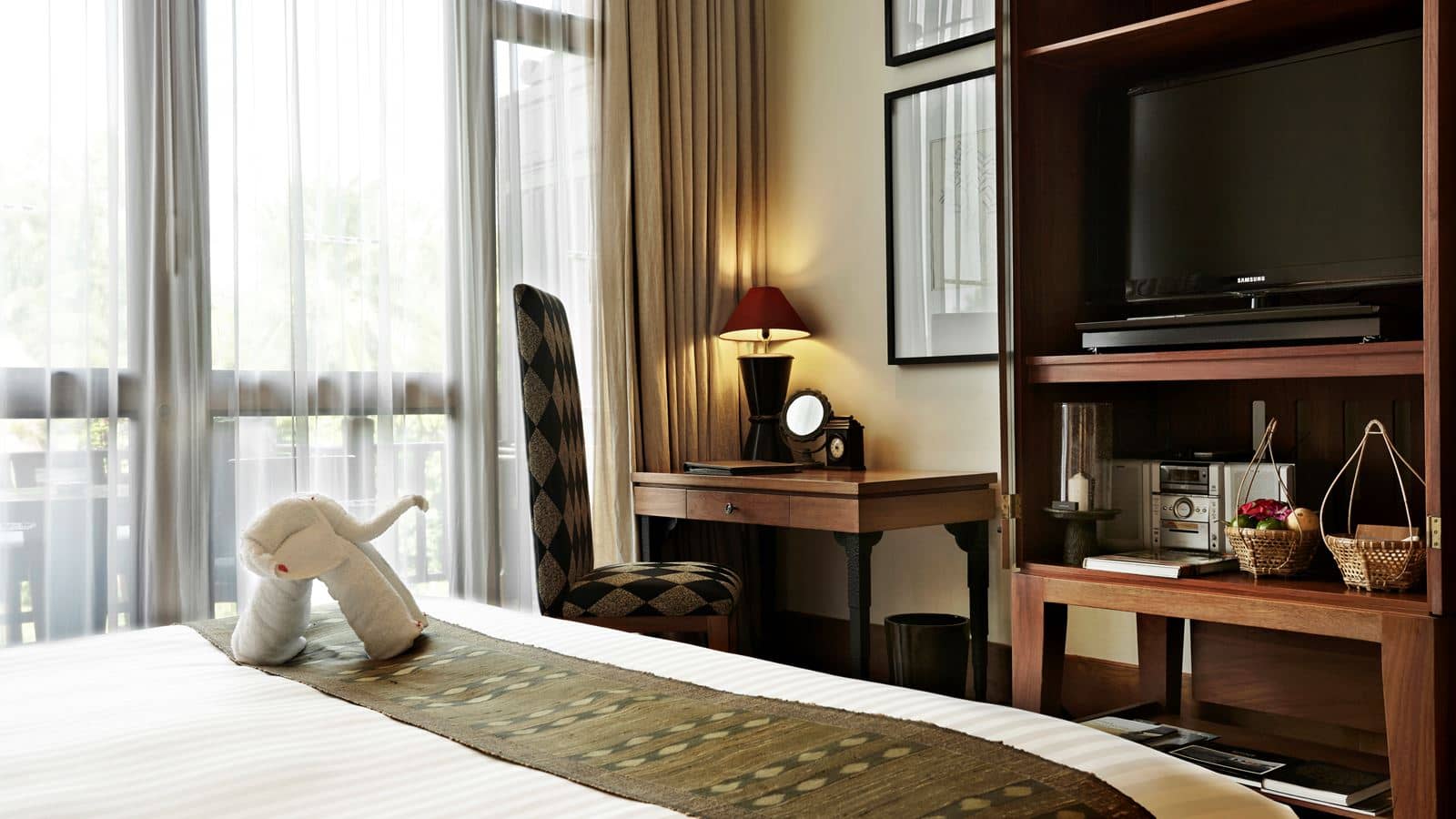 rooms-club-lagoon-view-junior-suite