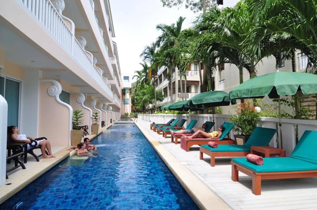 rooms-premier-pool-access