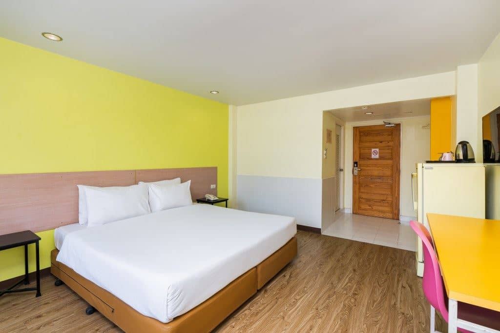 rooms-deluxe-room