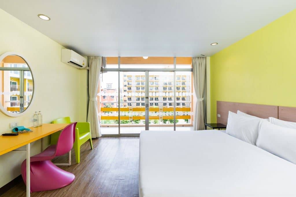 rooms-deluxe-room