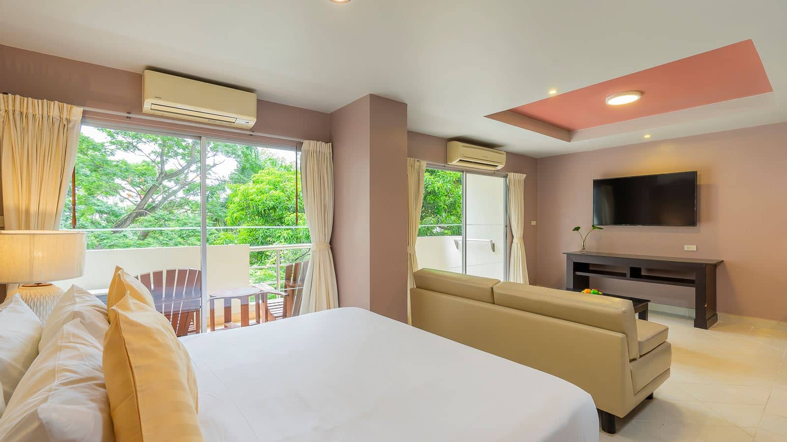rooms-deluxe-room