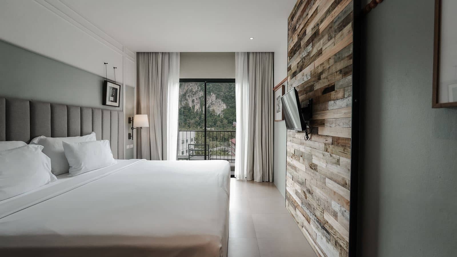 rooms-superior-room
