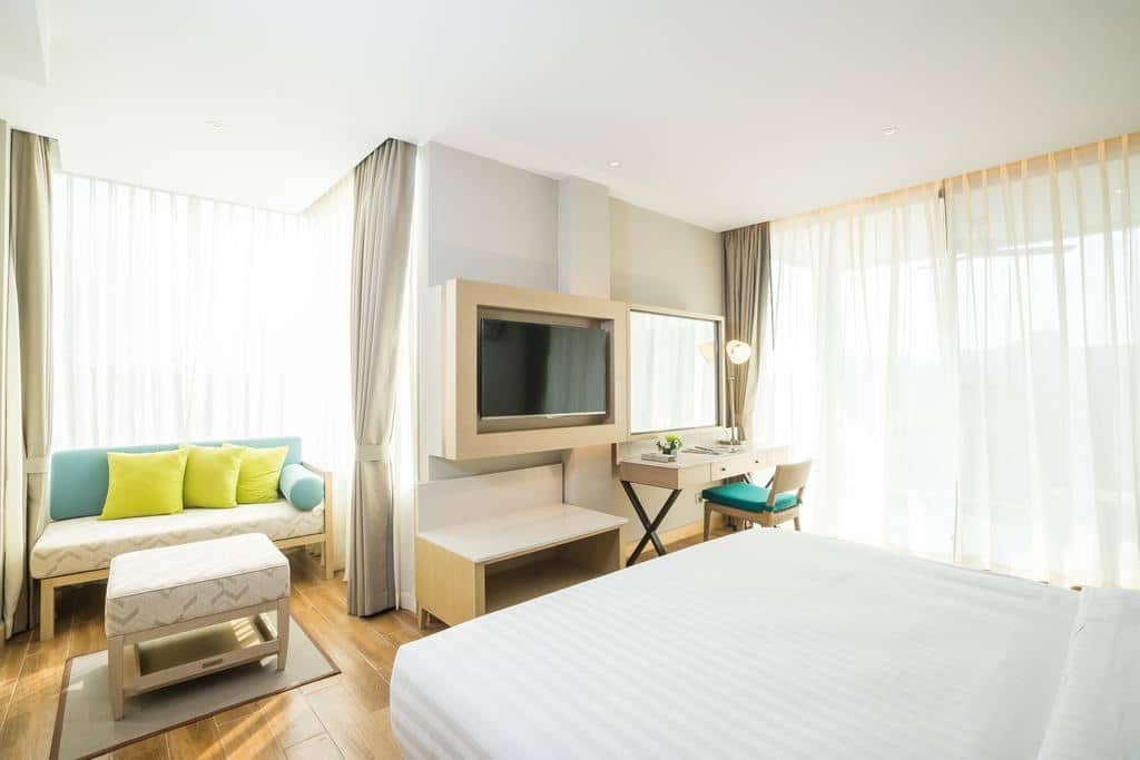 rooms-deluxe-jacuzzi-room